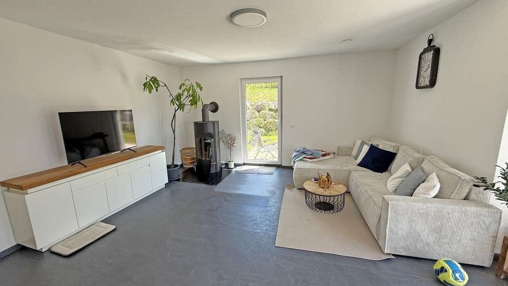 Immobilie in Schluchsee - Modernes Einfamilienhaus mit Doppelgarage und großzügiger Sonnenterrasse in Schluchsee - Bild 1