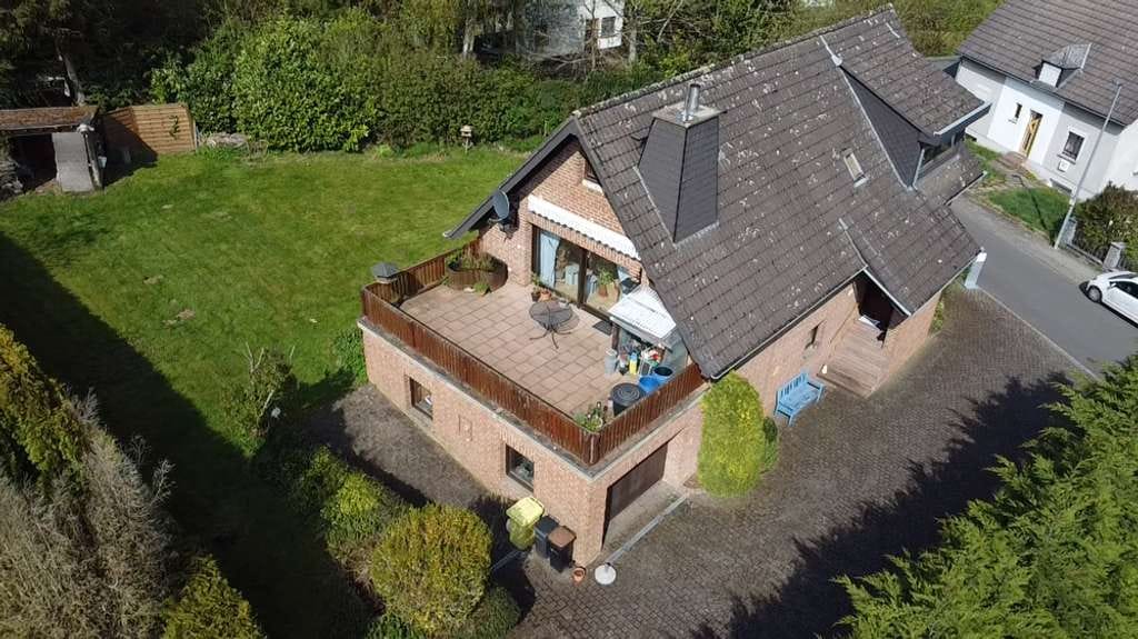 Immobilie in Kall - Freistehendes Einfamilienhaus - viele Zimmer und Platz in einem abwechslungsreichen Objekt - Bild 1
