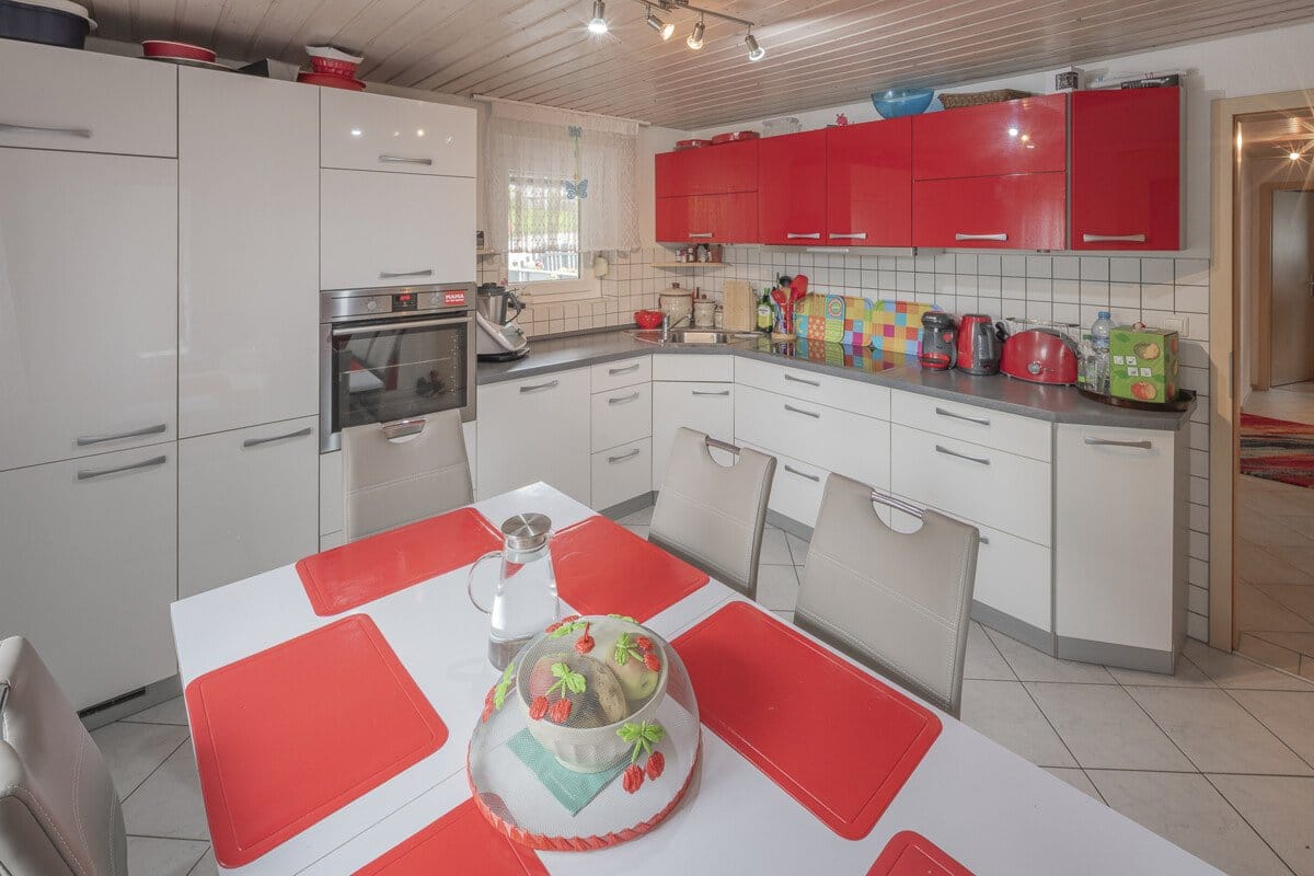 Immobilie in Unterkirnach - Wohnen wie im eigenen Haus -6,5-Zimmer-Eigentumswohnung - Bild 3