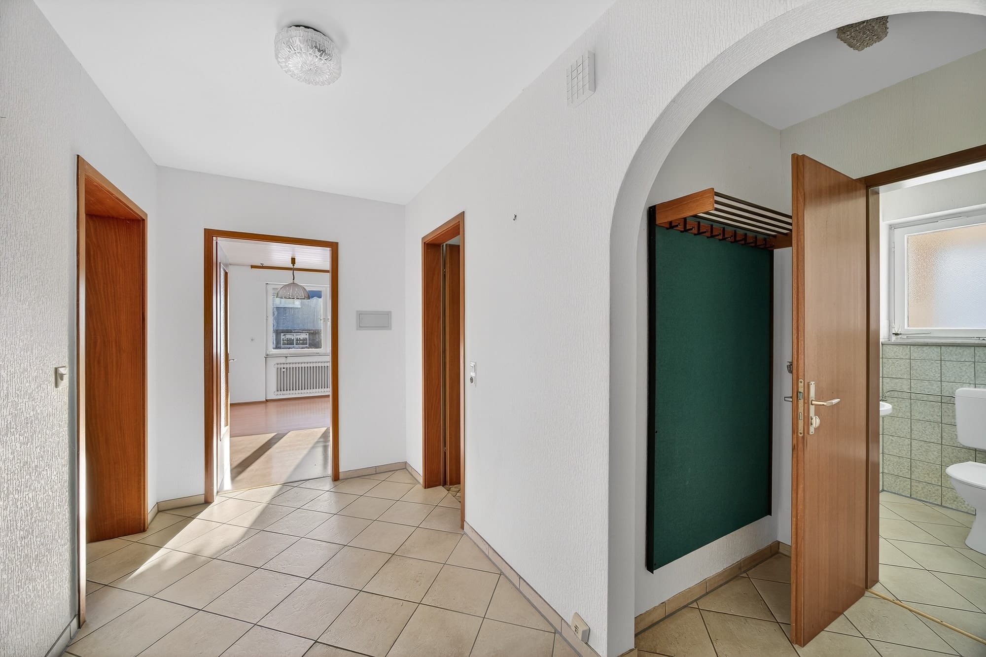 Immobilie in Laichingen - Ihre Chance in Laichingen: Einfamilienhaus mit vielen Möglichkeiten zur Modernisierung - Bild 2