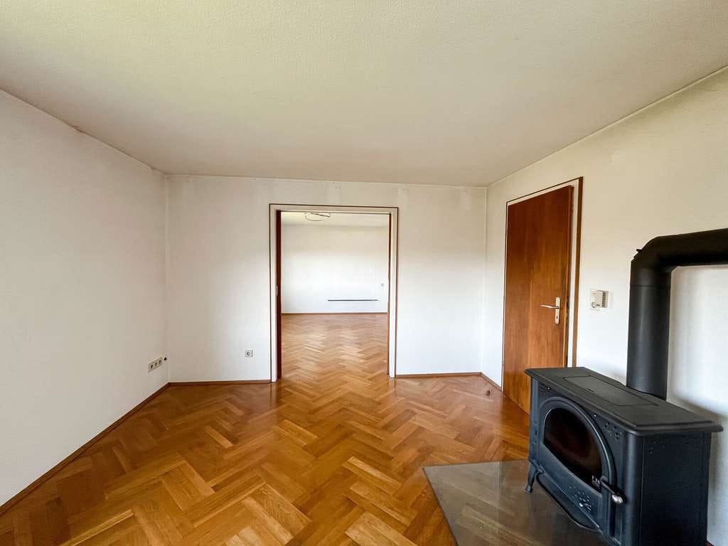 Immobilie in Schöntal - Einfamilienhaus mit Garten & Garage - Bild 2