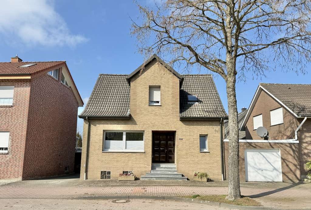 Immobilie in Ennigerloh - Einfamilienhaus mit Anbau auf großzügigem Grundstück in vorteilhafter Lage von Ennigerloh - Bild 0