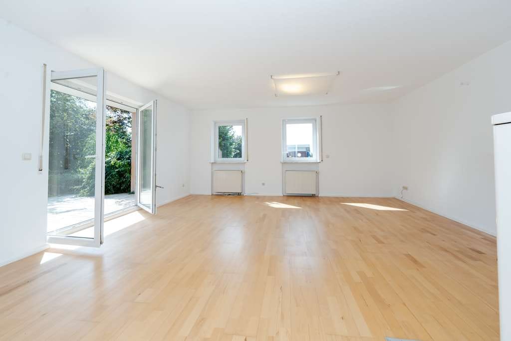 Immobilie in Mariaposching - Idyllisches Einfamilienhaus mit großem Garten, Pool und moderner PV-Anlage - Bild 2