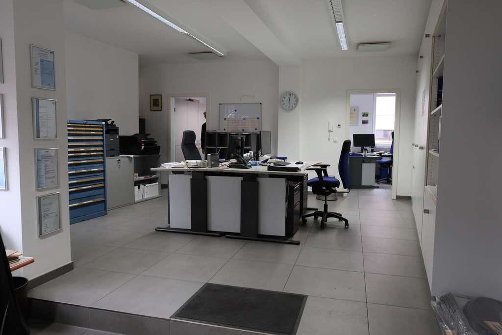 Immobilie in Plankstadt - Seltene Gelegenheit-gute Lage ! Renoviertes Zweifam. Haus Photovoltaik-Gewerbeeinheit-Wohnen u. mehr - Bild 4