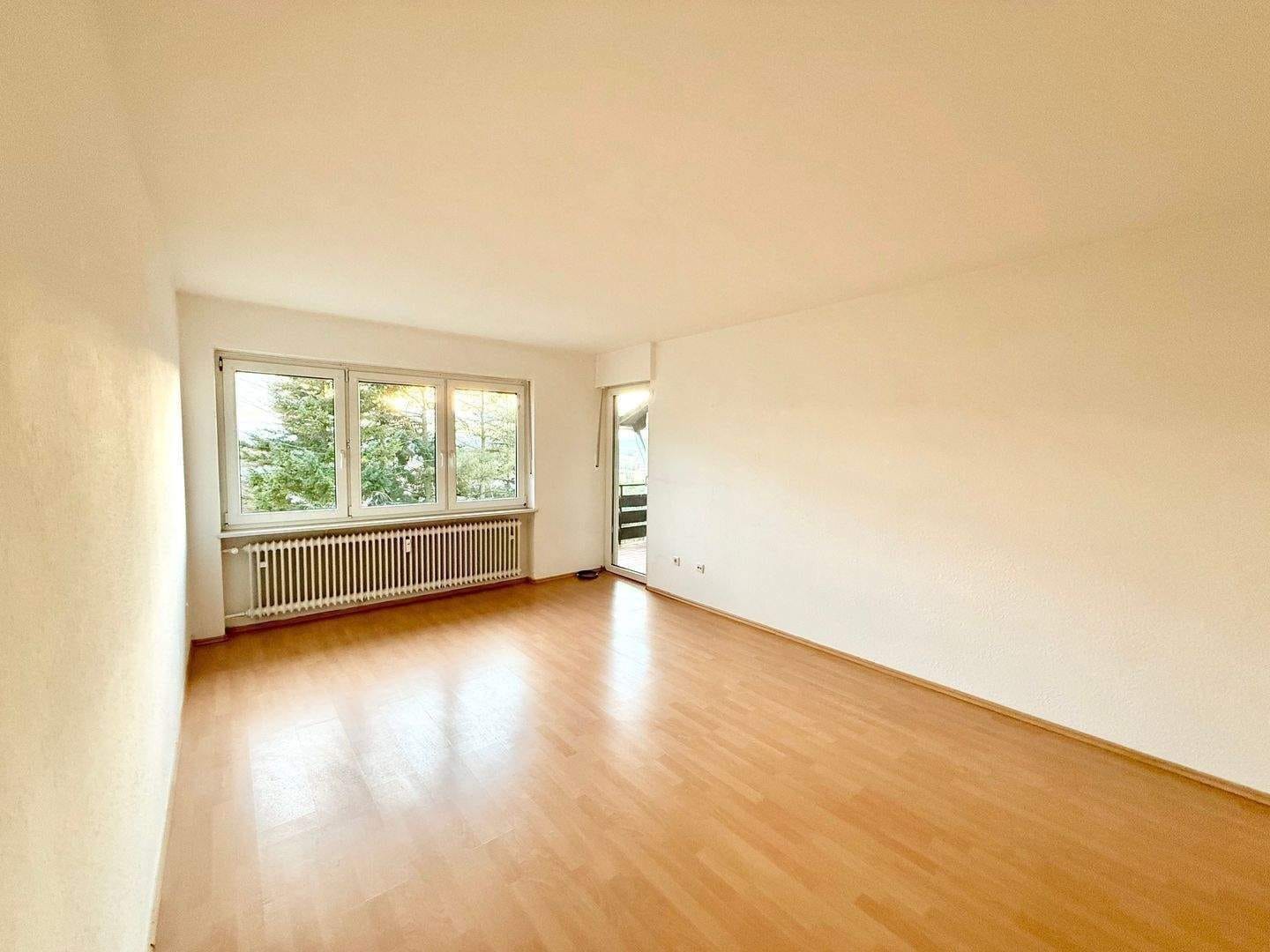 Immobilie in Dietersheim - Frei ab 01.05.2026 und ohne Provision! Gepflegte 3-Zimmer-Wohnung mit eigenem Garten, Terrasse und Südwestloggia, ca. 92,6 qm im Erdgeschoss - Bild 0
