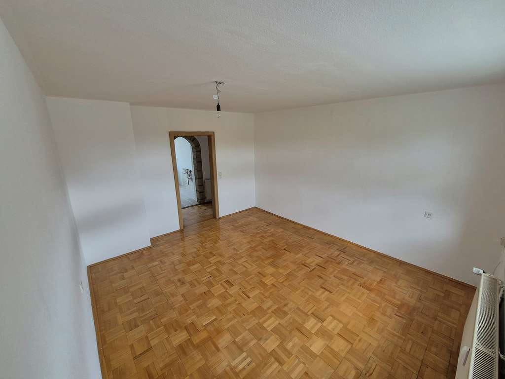 Immobilie in Gersdorf -  Renovierte 3-Zimmer-Wohnung im Herzen von Gersdorf - Bild 2