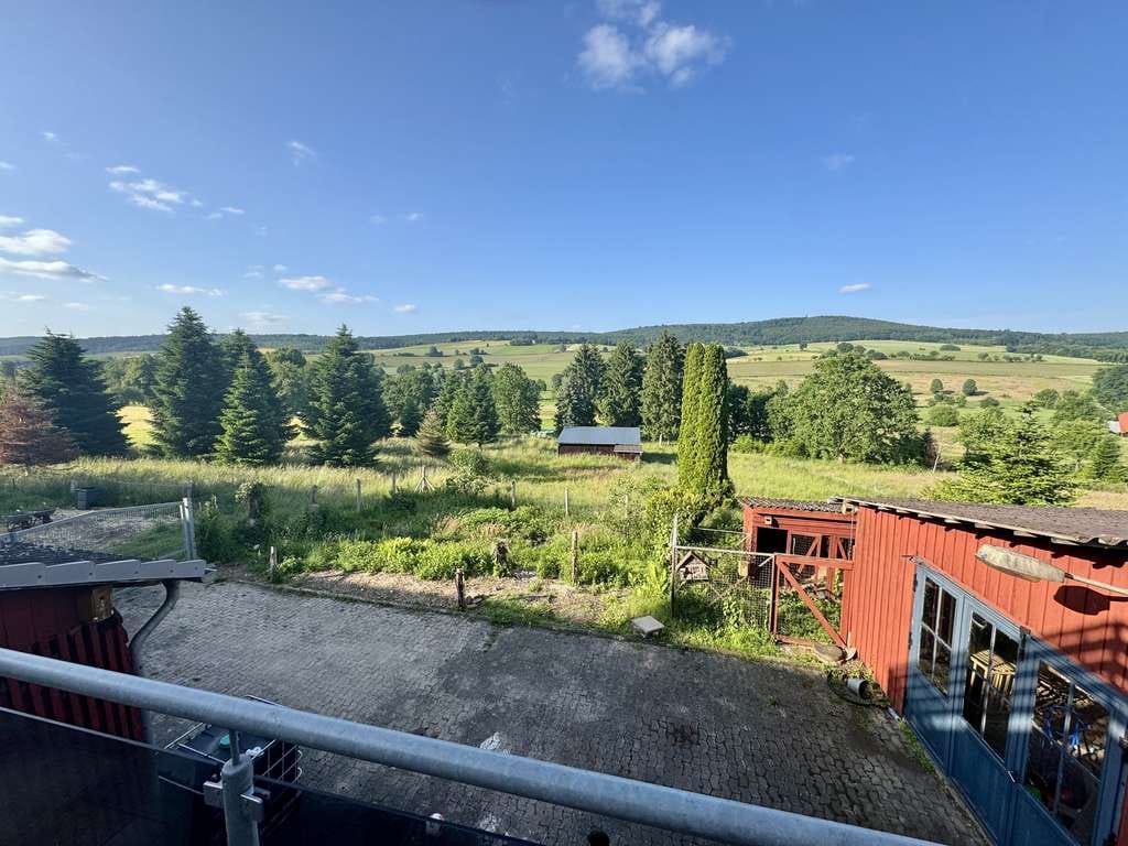 Immobilie in Uslar - Großzügiges Zweifamilienhaus mit Garten, Terrassen, Hof, Garagen, tollem Ausblick - provisionsfrei! - Bild 2