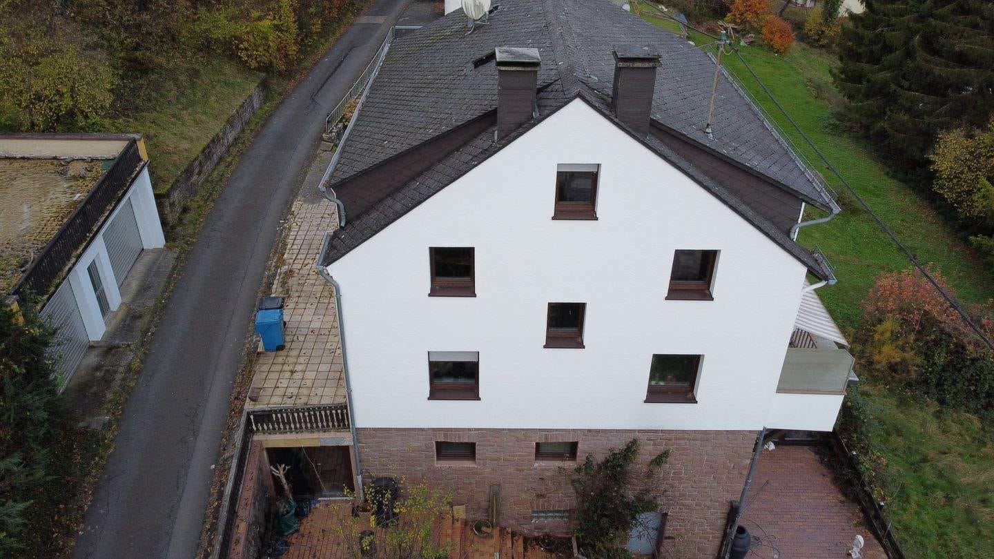 Immobilie in Malberg - Riesiges Grundstück I Teilrenoviert I 2 Wohneinheiten I Blick in die Natur - Bild 2