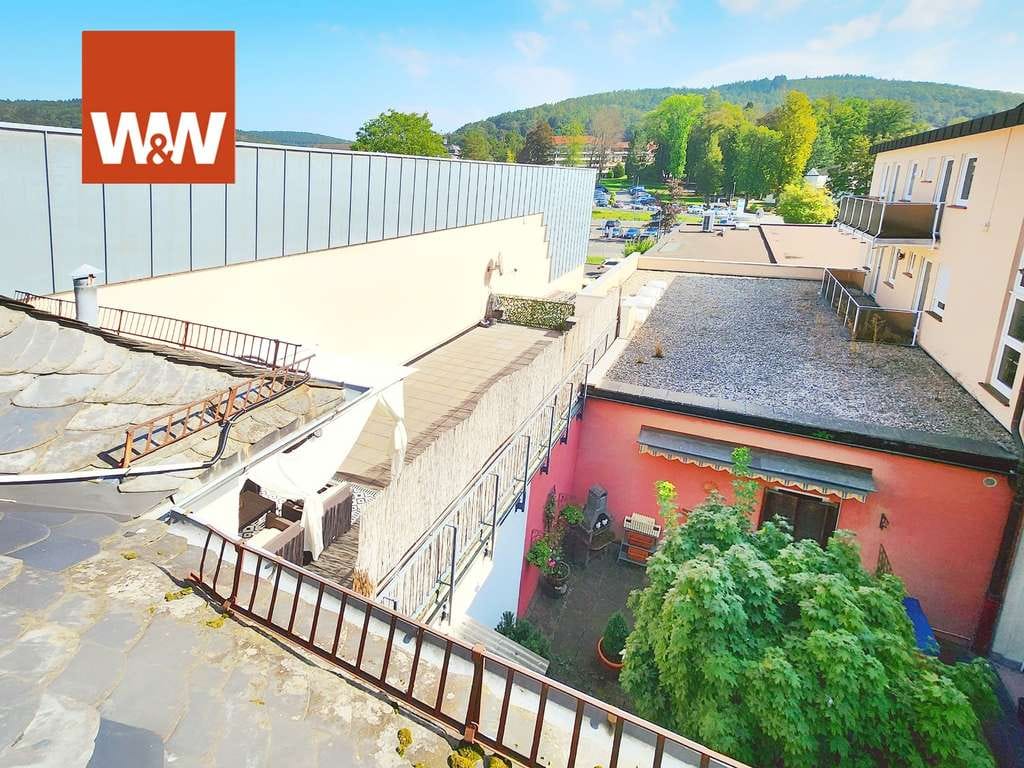 Immobilie in Bad Orb - Top-Kapitalanlage: Vollvermietetes 2-FH mit Friseurladen, Dachterrasse, Lager & über 6,5 % Rendite! - Bild 1