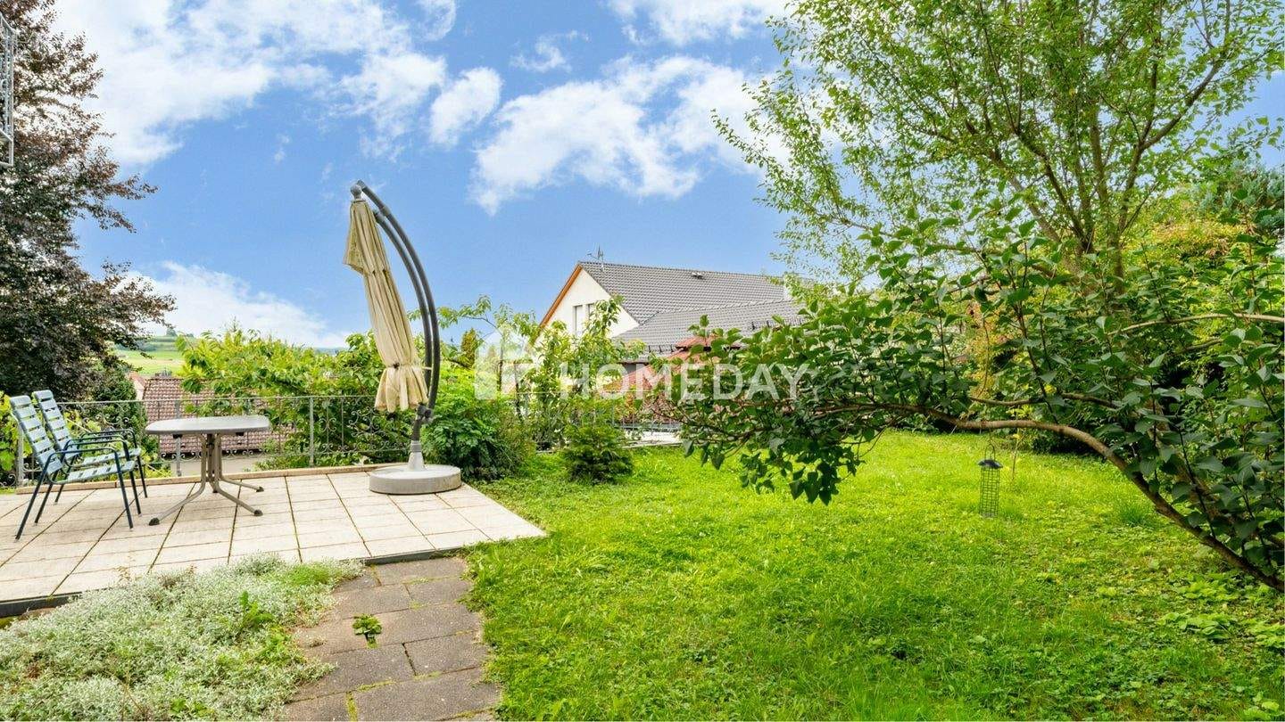 Immobilie in Engstingen - Wohnen & investieren im Grünen - gepflegtes Haus mit vielen Nutzungsmöglichkeiten & Gartenparadies - Bild 1