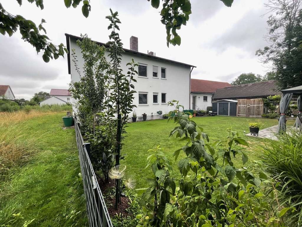 Immobilie in Mammendorf - Mammendorf, sonniges Zweifamilienhaus mit großem Grundstück - Bild 0
