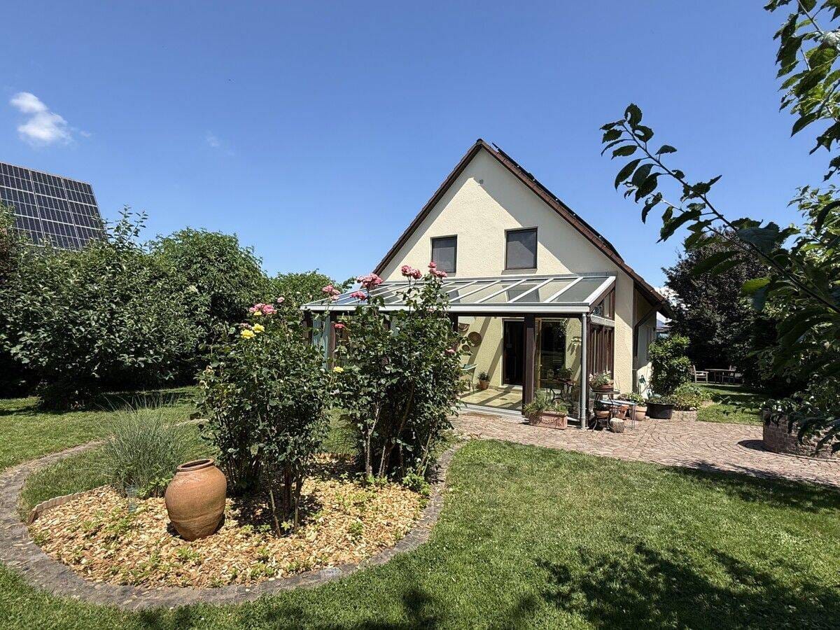 Immobilie in Alteglofsheim - "Ihr neues Familienglück in Alteglofsheim - gepflegtes Einfamilienhaus mit Wintergarten, PV-Anlage und herrlichem Garten" - Bild 1