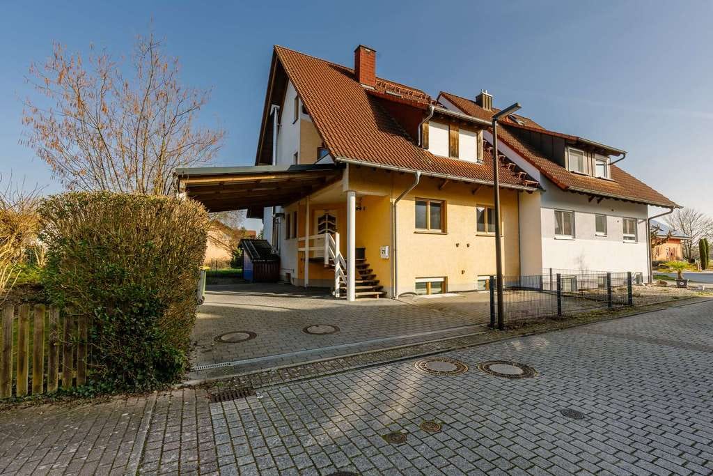 Immobilie in Schwarzach - Bezugsfreies Einfamilienhaus mit vielseitigem Nutzungspotenzial auf 4 Etagen mit Terrasse und Garten - Bild 0