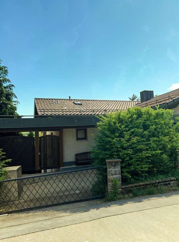 Immobilie in Thurmansbang - Verwirklichen Sie Ihre Wohnträume – Haus mit Potenzial und Ausblick in Thurmansbang - Bild 2