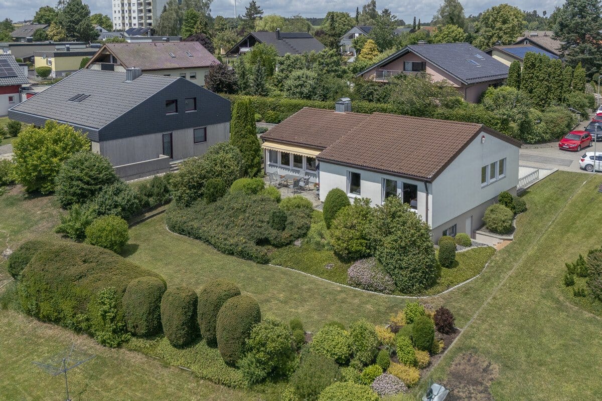 Immobilie in Dauchingen - Nicht nur für einen Sommer! Das perfekte Einfamilienhaus am Ortsrand mit Weitblick und durchdachter Aufteilung - Bild 2