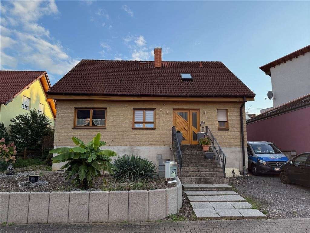 Immobilie in Gau-Heppenheim - Schönes EFH (Renolit) mit Keller, Garage und Garten - Bild 1