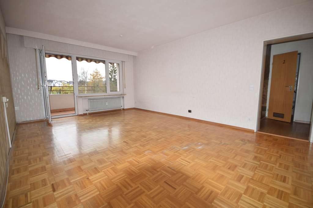 Immobilie in Remseck am Neckar - HOCH OBEN***Helle 3-Zi.-Whg. mit Balkon, Aufzug und TG-Platz - Bild 0