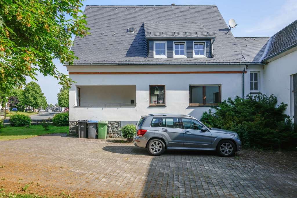 Immobilie in Winterberg - Raumwunder mit 7 Schlafzimmern, 2 Wohnräumen und einer große Scheune - Bild 4
