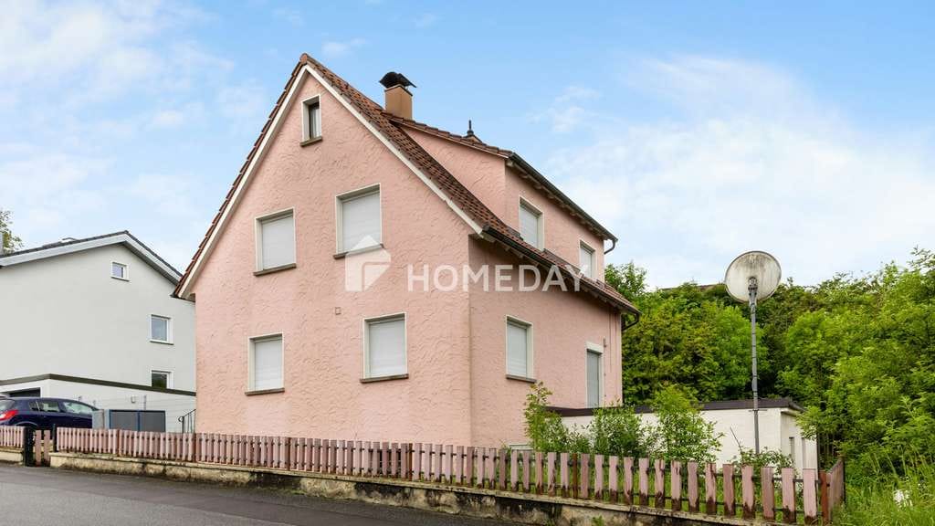 Immobilie in Obersulm - Zweifamilienhaus in Obersulm mit Garten, Balkon, Garagen und viel Gestaltungspotenzial - Bild 0