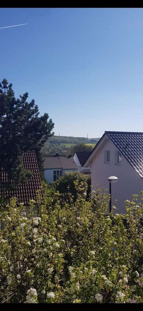 Immobilie in Möhnesee - Toplage Günne: Sanierungsbedürftiges EFH/ZFH auf 840 m² Grundstück mit Seeblick-Potenzial - Bild 3