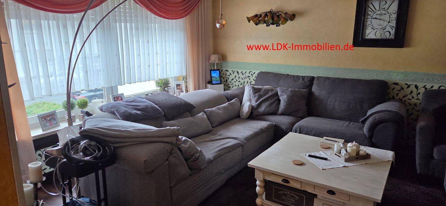 Immobilie in Eschenburg - Gepfl. EFH inkl. sep. DHH mit Scheune, Garage und Garten - Bild 3
