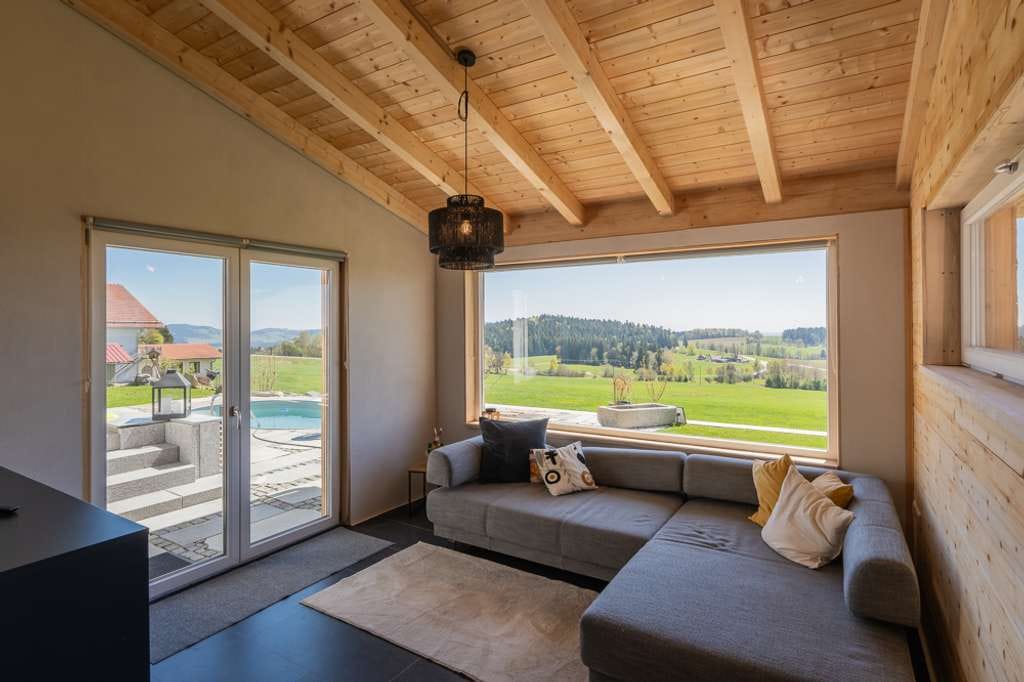 Immobilie in Wegscheid - Wegscheid:
Wohnen mit Panorama: Moderner Bungalow mit Pool, Sauna & traumhaftem Alpenblick - Bild 4