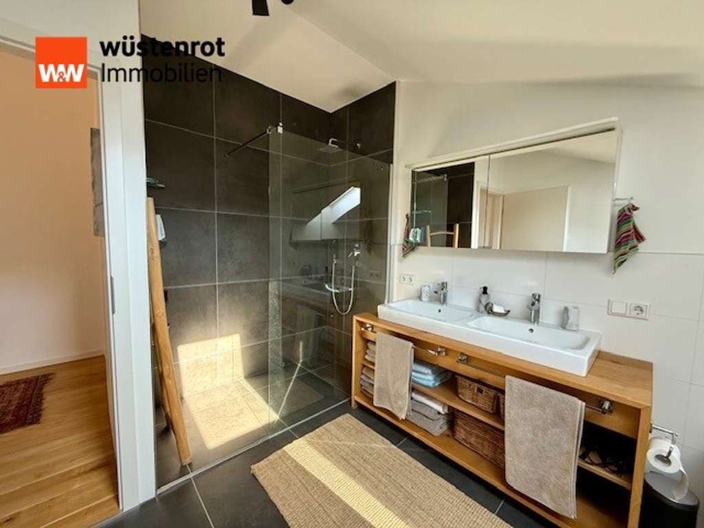 Immobilie in Kiefersfelden - UNVERBAUBARER BLICK: Helles 81m² DG-Unikat – 2019 hochwertig saniert! - Bild 3
