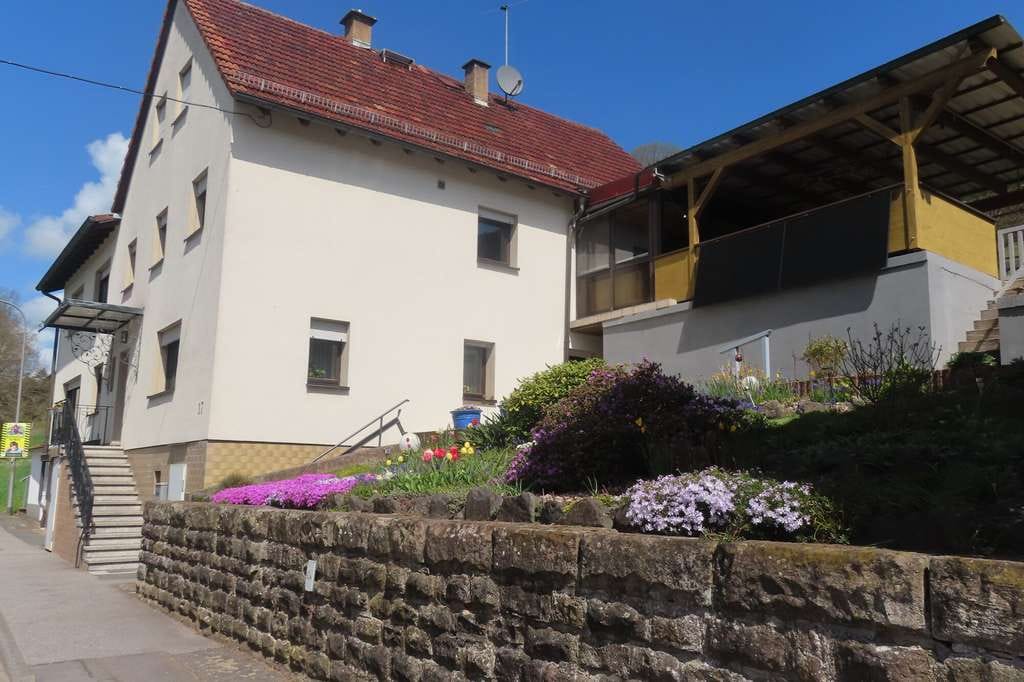 Immobilie in Mossautal - Geräumiges 1-2 Familienhaus mit Scheune und vielen Freiflächen - Bild 2