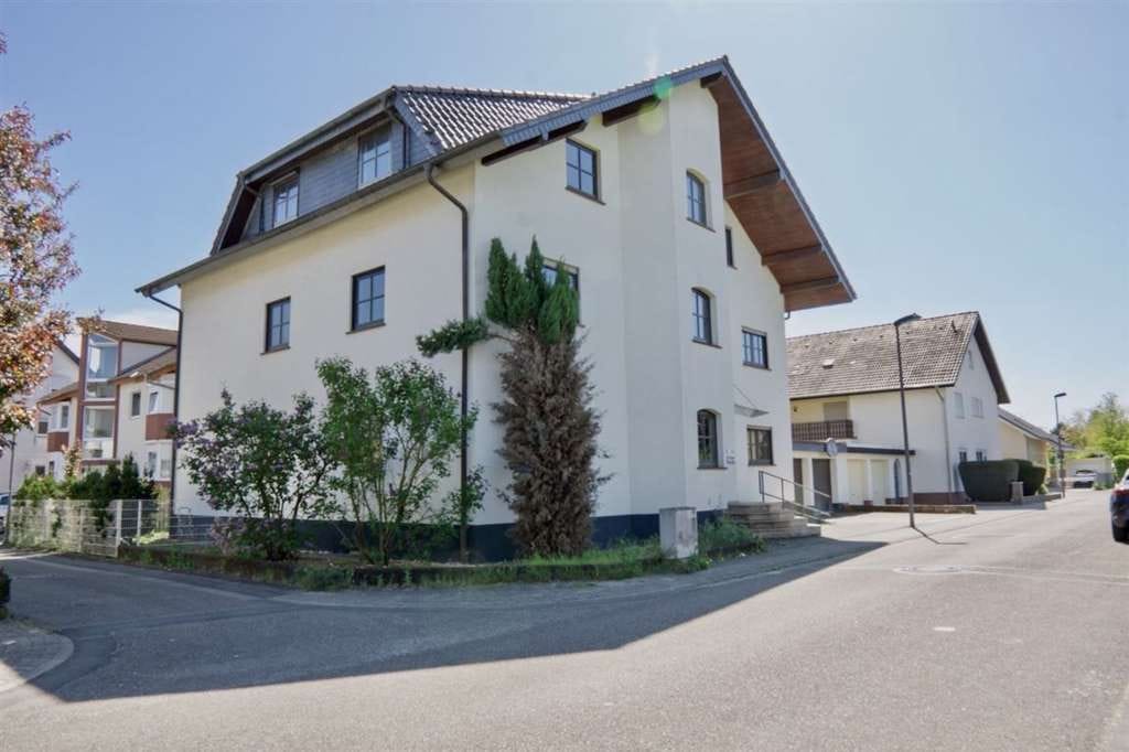 Immobilie in Bürstadt - Großzügiges Zweifamilienhaus mit Garten, Maisonette-Einheit & Wellnessbereich  - Bild 0