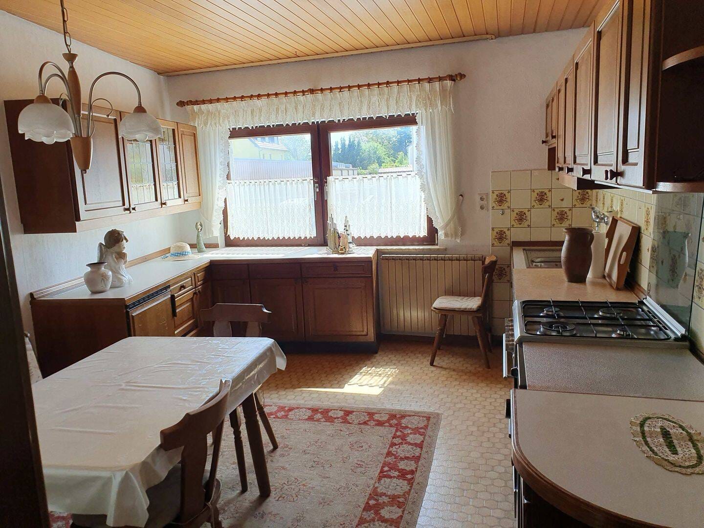 Immobilie in Zellingen - Vielseitiges Anwesen mit Vorder- & Hinterhaus, Garage, Innenhof mit großzügigem Garten in Zellingen - Bild 2