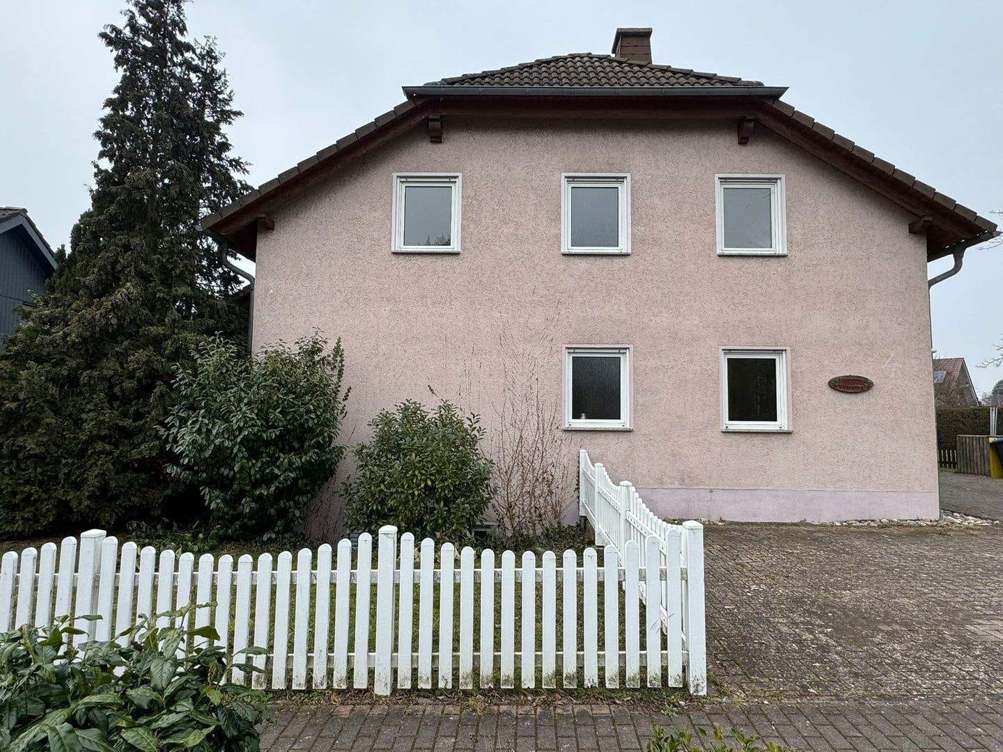 Immobilie in Weisel - ruhig gelegenes massives Mehrfamilienhaus - Bild 0
