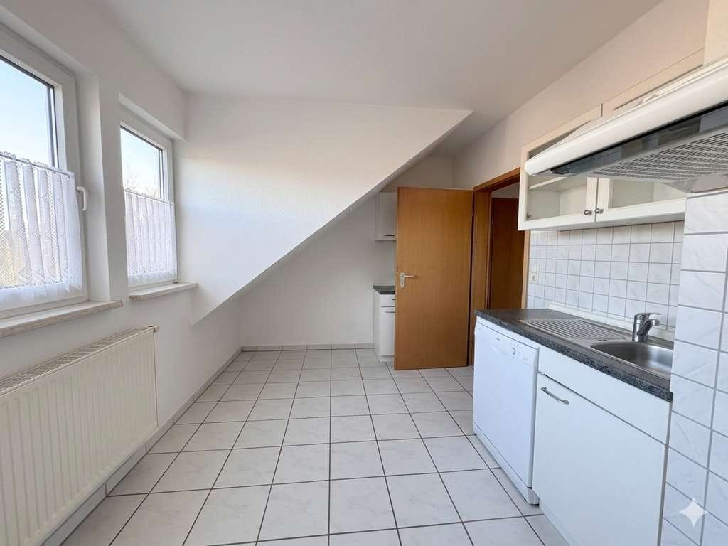 Immobilie in Burgdorf - Vermietete 2-Zi-Dachgeschosswohnung mit Loggia, EBK, Stellplatz & Keller – ca. 62,5 m² in Burgdorf - Bild 4