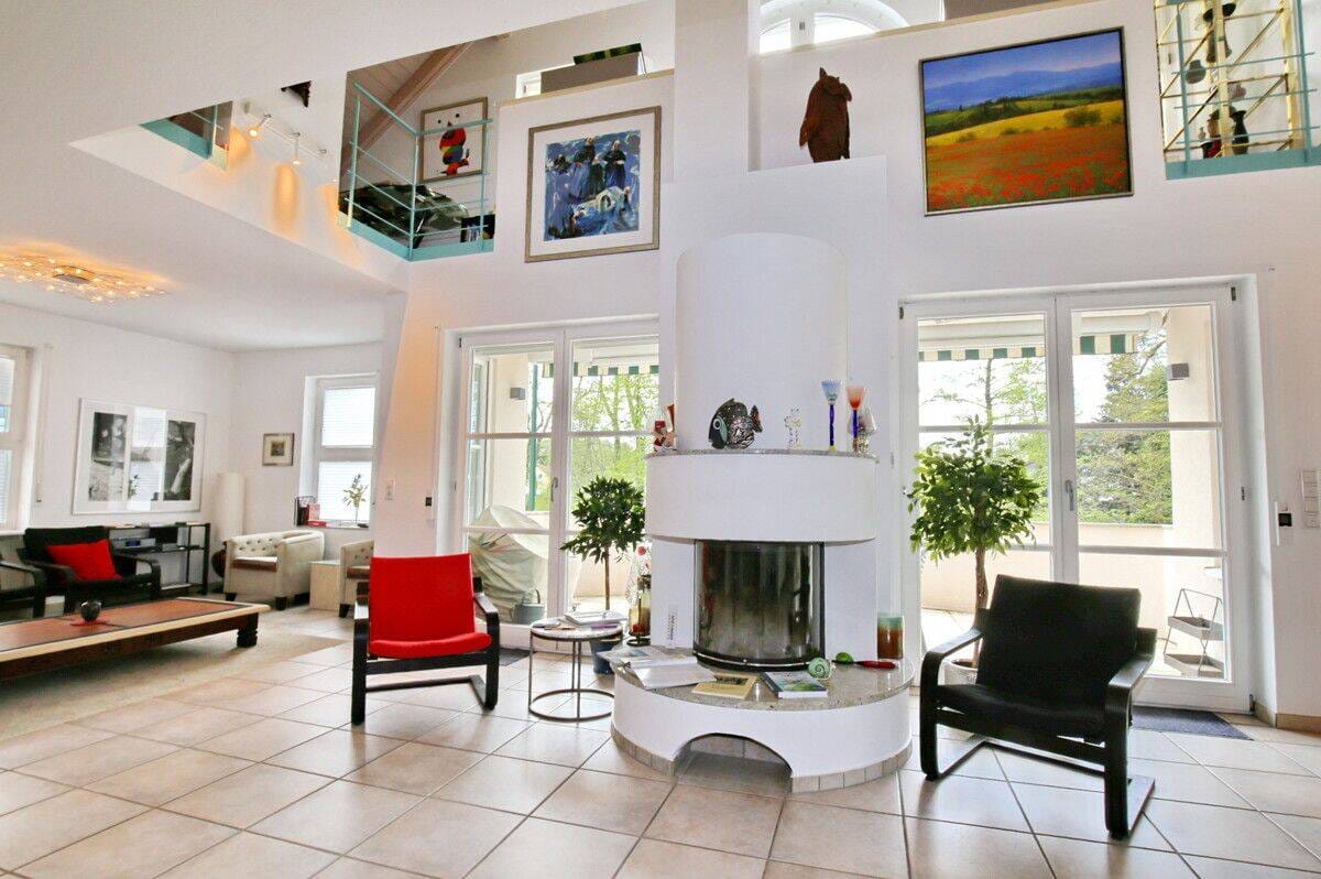 Immobilie in Ottersweier - Luxuriöses Wohnhaus mit vermieteter Hausarztpraxis - Bild 3