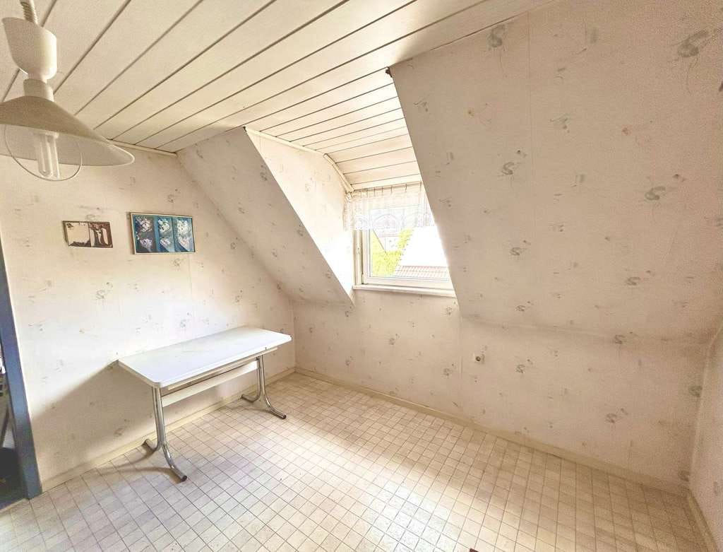 Immobilie in Weiden in der Oberpfalz - PROVISIONSFREI: Gut geschnittenes Ein-/Zweifamilienhaus mit viel Potenzial in beliebter Wohnlage - Bild 2
