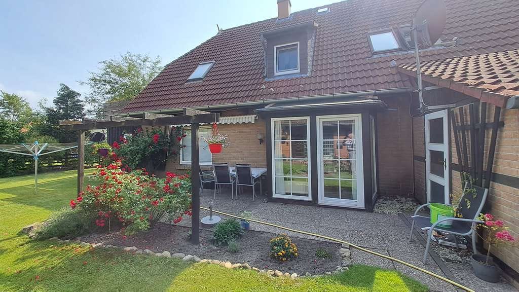 Immobilie in Winsen (Aller) - Vermietete Doppelhaushälfte mit 2 Wohnungen, inkl. Doppelgarage, Winsen (Aller) Dorfkern - Bild 2