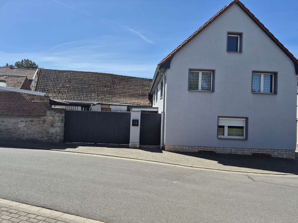 Immobilie in Niedergebra - Niedergebra Einfamilienhaus mit Scheune, Gg. und 3 Carports - Bild 1
