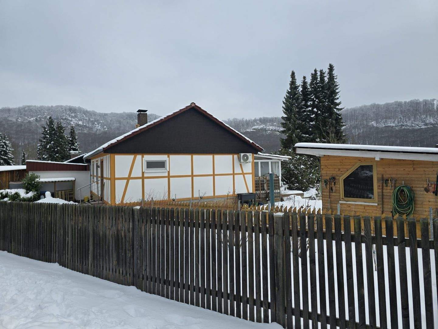 Immobilie in Meinhard - Sehr gepflegtes und bezugsfertiges Einfamilienhaus mit Einliegerwohnung und Garagen  - Bild 2