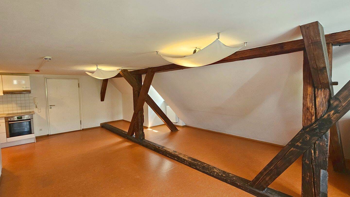 Immobilie in Burglengenfeld - Herrschaftlich. Lichtdurchflutet. Weitläufig. Charmante 2-Zimmer-Altbauwohnung in Südausrichtung im Herzen von Burglengenfeld - Bild 3