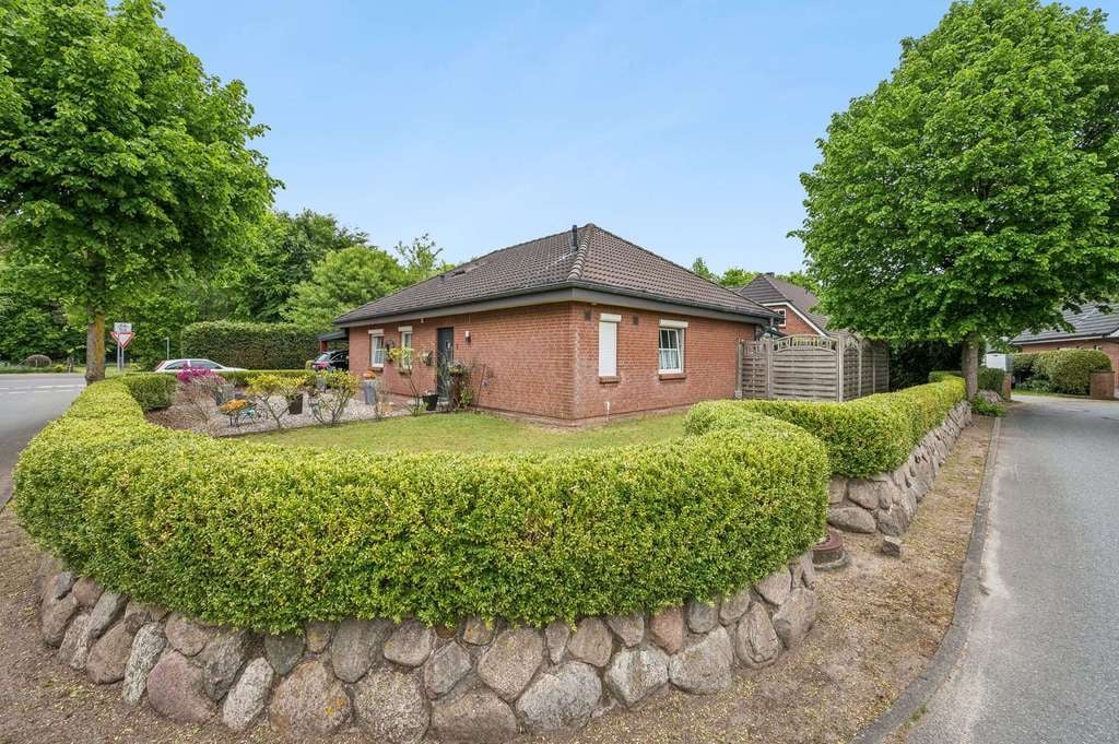 Immobilie in Schülp bei Rendsburg - Mit viel Herz gepflegt – gemütlicher Bungalow mit Wintergarten & Garten - Bild 1