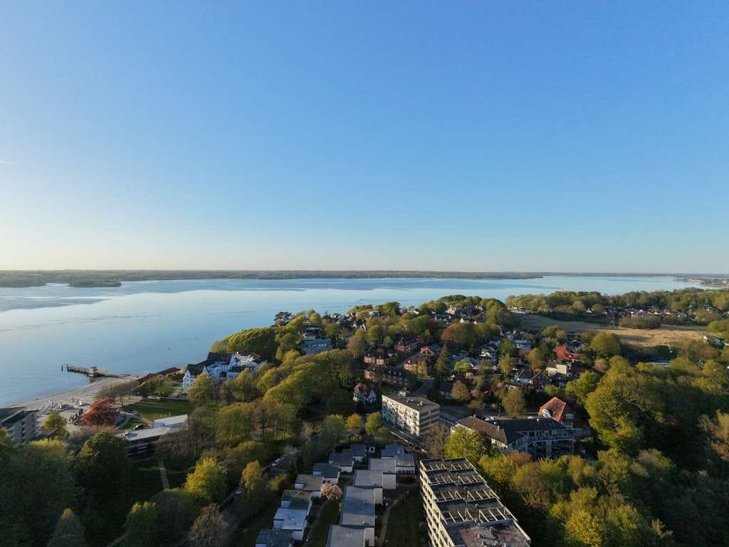 Immobilie in Glücksburg - Ostsee, besonders schöne Lage, 2 Zimmerwohnung mit Balkon und Pkw-Stellplatz, 300 Meter zur Flensbur - Bild 0