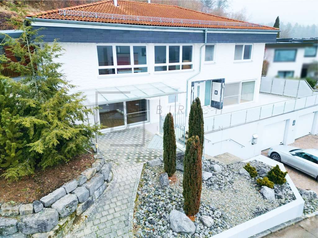Immobilie in Schelklingen - Massiv gebautes Wohnhaus mit Einliegerwohnung, Kamin und Waldrandlage - Bild 3