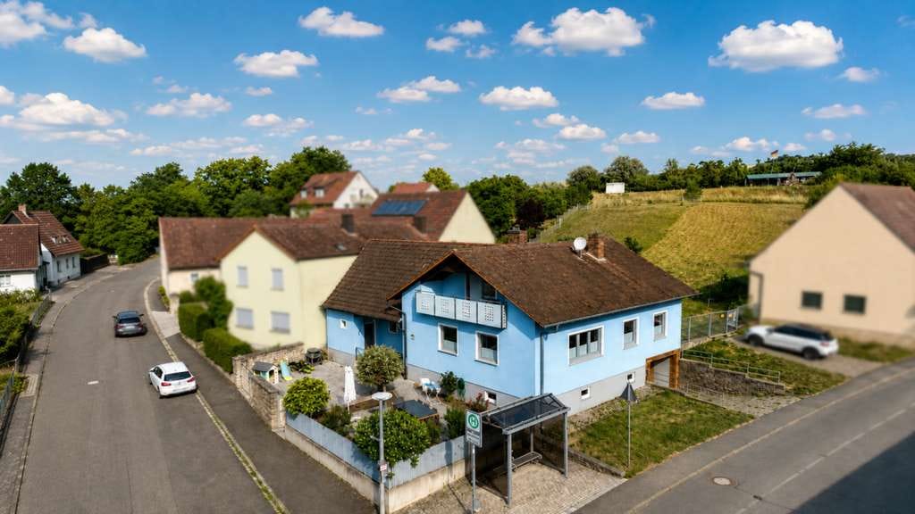 Immobilie in Obernbreit - Großzügiges Einfamilienhaus mit 2.479 m² Grundstück und vielfältigen Möglichkeiten - Bild 0