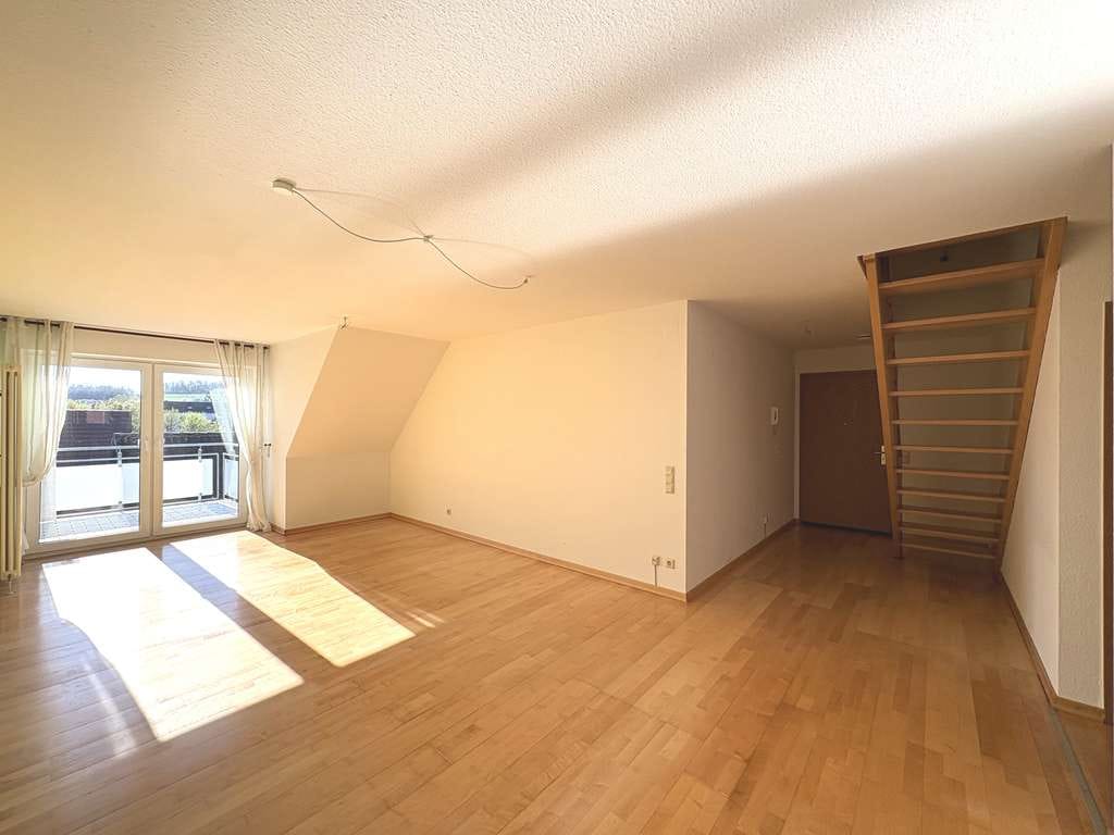 Immobilie in Uhingen - Attraktive 3-Zimmer-Wohnung mit großem Balkon und Ausbaupotenzial im Dachgeschoss, sofort beziehbar! - Bild 2