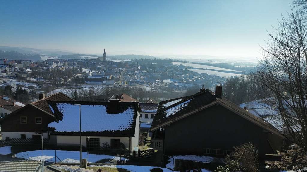 Immobilie in Hauzenberg - Zwei Haushälften - eine  starke Kombination: Mehrgenerationenwohnen mit Panoramablick in Hauzenberg - Bild 3