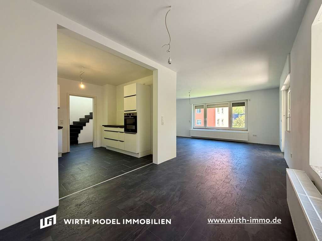 Immobilie in Dittelbrunn - Renoviertes freistehendes Einfamilienhaus mit großem garten und Garage in Dittelbrunn - Bild 4