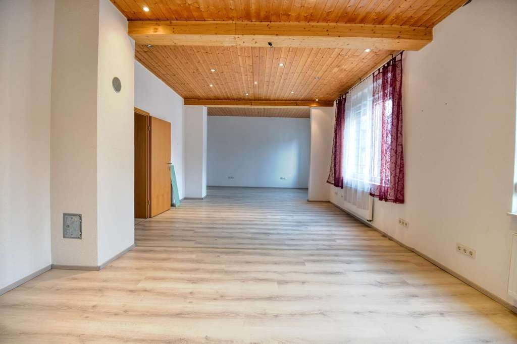 Immobilie in Mannheim - Bezugfsfreie 6 ZKBB mit XL-Panoramaterrasse & Gemeinschaftsgarten | Gepflegtes 2FH mit Garage - Bild 0