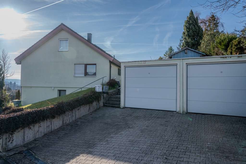 Immobilie in Rudersberg - Einfamilienhaus mit traumhaftem Blick – inklusive separater Mietwohnung im Dachgeschoss  - Bild 1