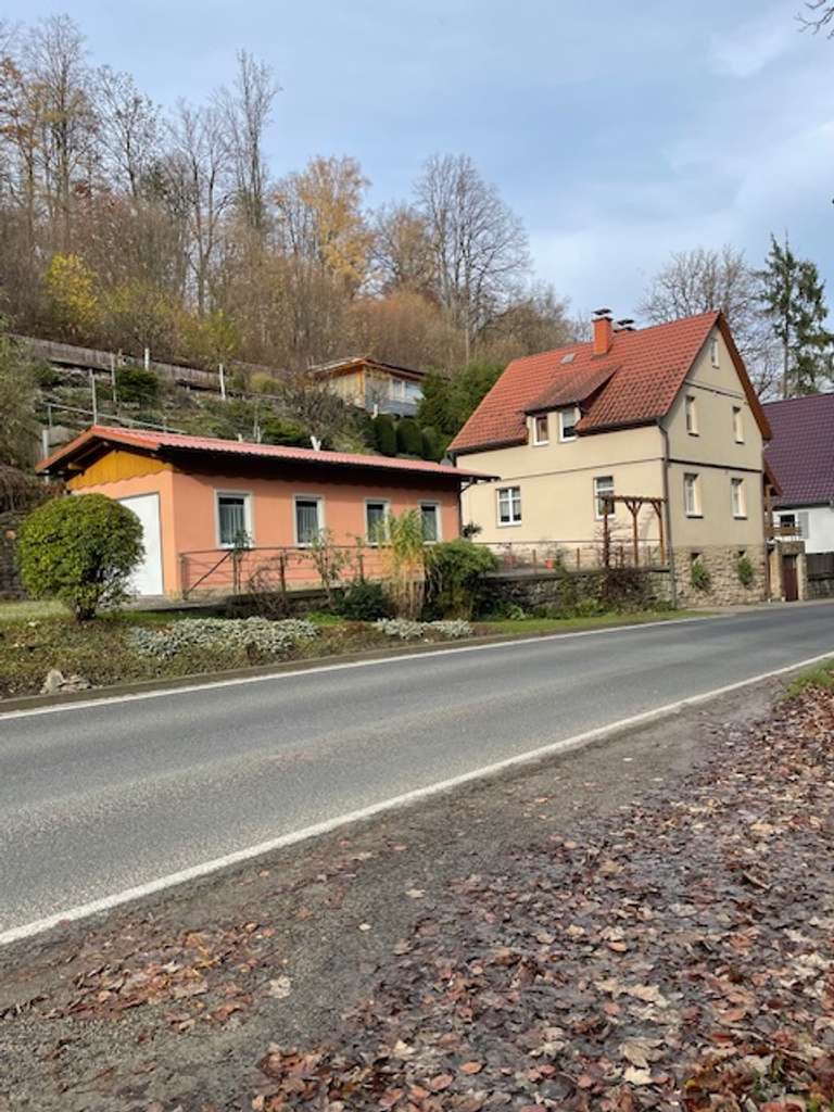 Immobilie in Themar - Gepflegtes Einfamilienhaus mit 6,5 Zimmern, hohem Nutzwert und großem Grundstück in Themar - Bild 0