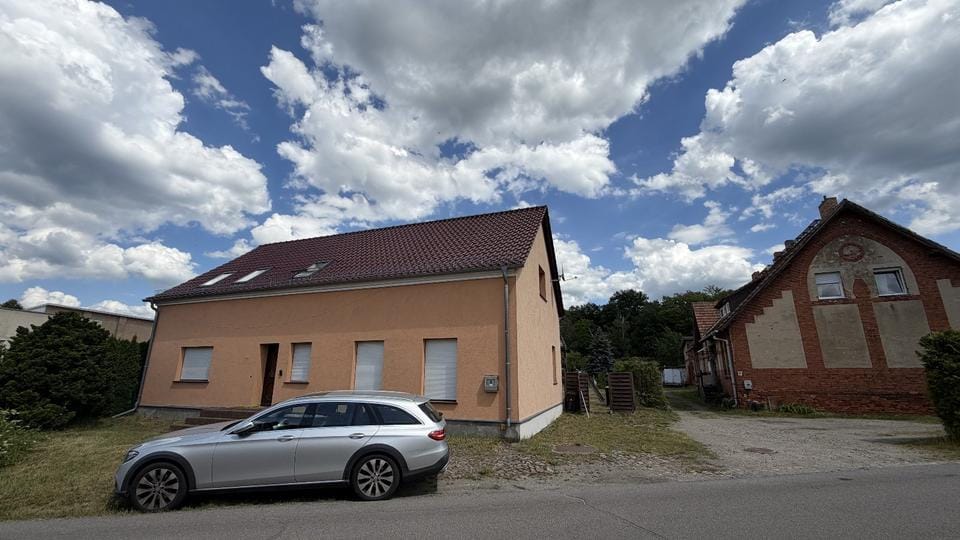 Immobilie in Tröbitz - LANDLUST? | OPEN HOUSE AM 4. JULI AB 10 UHR | ZENTRALE DORFLAGE MIT 1.300 m² GESTALTUNGSFLÄCHE |  VB 299k | BIETERVERFAHREN - Bild 0