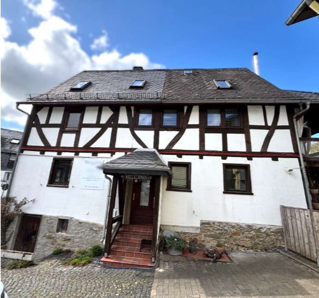 Immobilie in Braunfels - Denkmalgeschütztes Einfamilienhaus mit Charme in Braunfels Ortsteil Tiefenbach - Bild 2